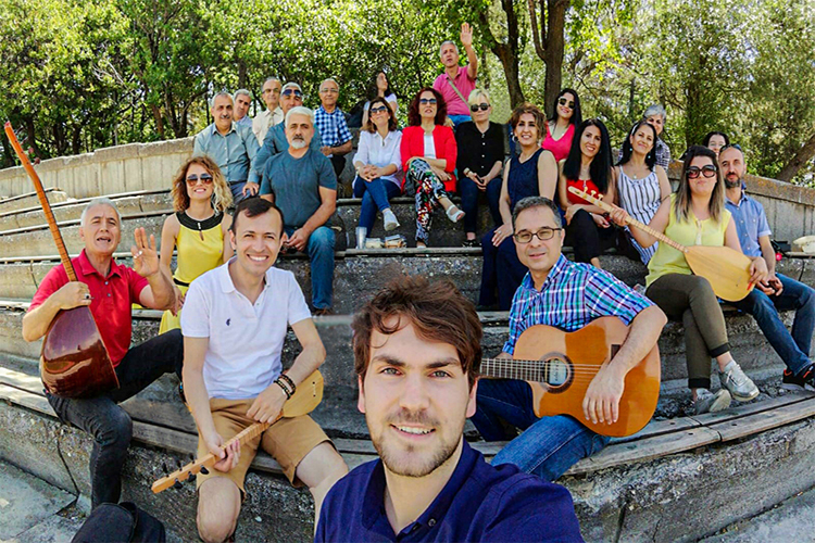 Devrimde Türkü Söylemek